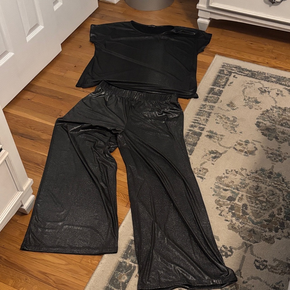 Black Wide-Leg Metallic Lounge Pants and top beautiful very dressy n comfortable